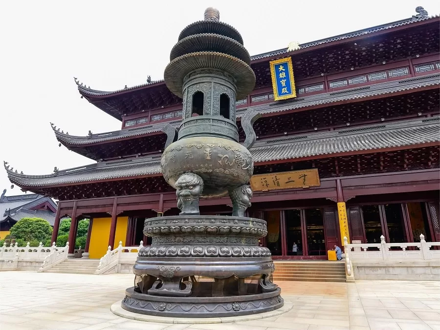 the-grand-main-hall-in-chongyuan-temple-jpg the-grand-main-hall-in-chongyuan-temple-jpg