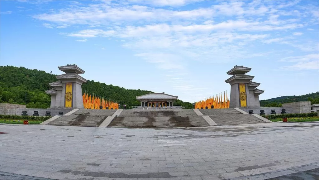 the-mausoleum-of-yellow-emperor-1024x577-1
