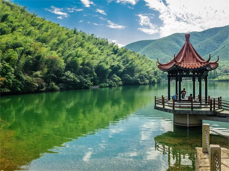 the-mirror-lake-in-yixing-bamboo-forest-jpg the-mirror-lake-in-yixing-bamboo-forest-jpg