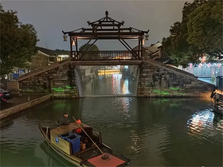the-tranquil-canals-and-bridges-in-tongli-ancient-town-jpg the-tranquil-canals-and-bridges-in-tongli-ancient-town-jpg