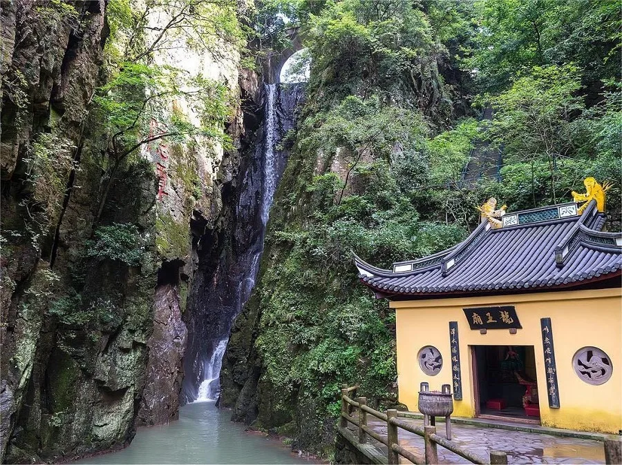 three-hidden-pools-in-xuedou-mountain-2-jpg three-hidden-pools-in-xuedou-mountain-2-jpg