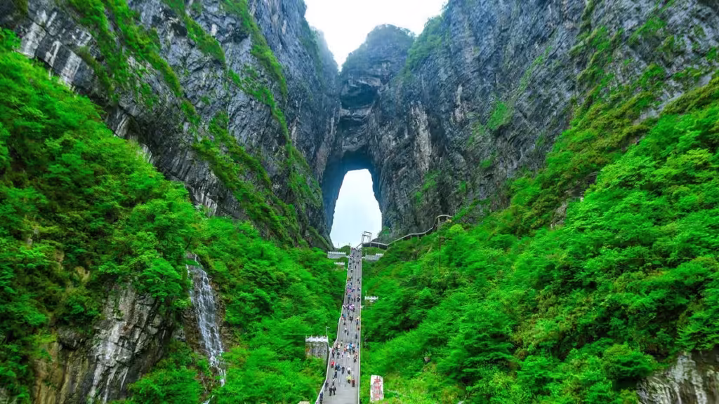 tianmen-mountain-cave-1024x576.avif_-1