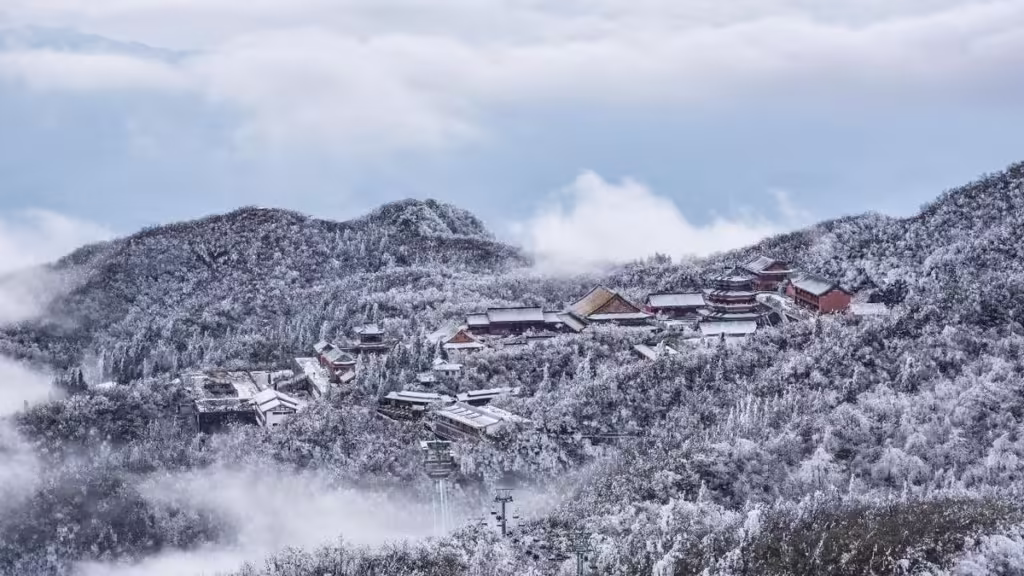 tianmen-mountain-temple-zhangjiajie-1024x576.avif_