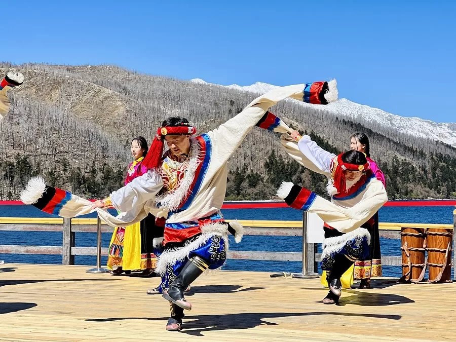 tibetan-culture-in-mugecuo-scenic-area-jpg tibetan-culture-in-mugecuo-scenic-area-jpg