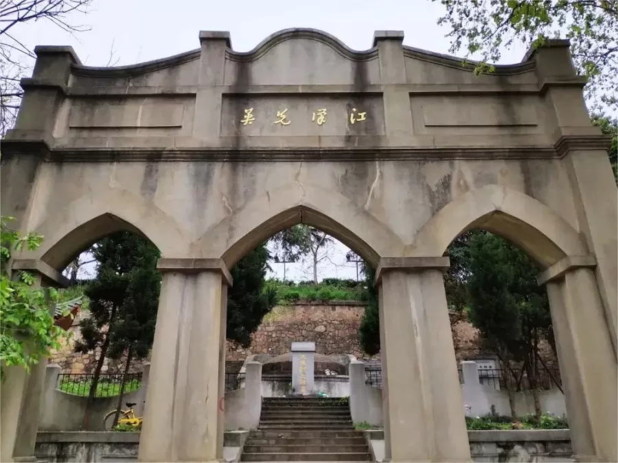 tomb-of-chen-youliang-in-snake-hill-jpg tomb-of-chen-youliang-in-snake-hill-jpg