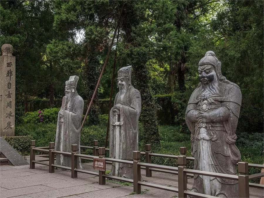 tomb-pathway-in-yue-fei-tomb-jpg tomb-pathway-in-yue-fei-tomb-jpg