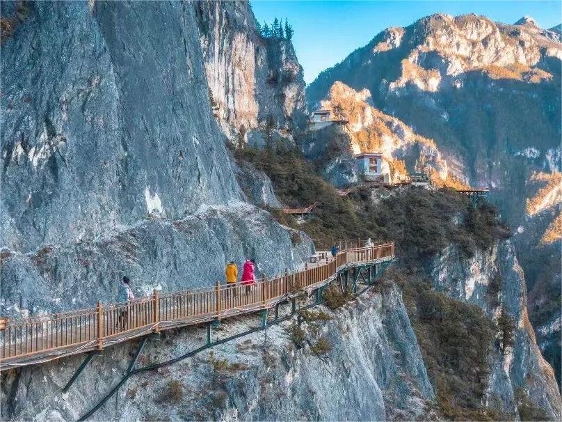 tongtian-gorge-in-balagezong-scenic-area tongtian-gorge-in-balagezong-scenic-area