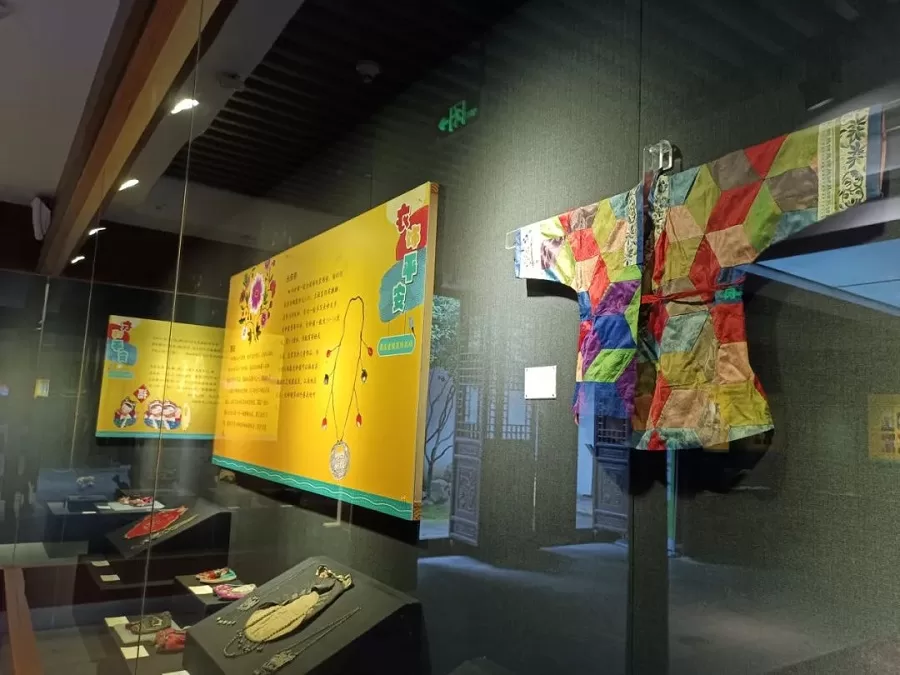 traditional-costumes-in-nanjing-folk-museum-jpg traditional-costumes-in-nanjing-folk-museum-jpg