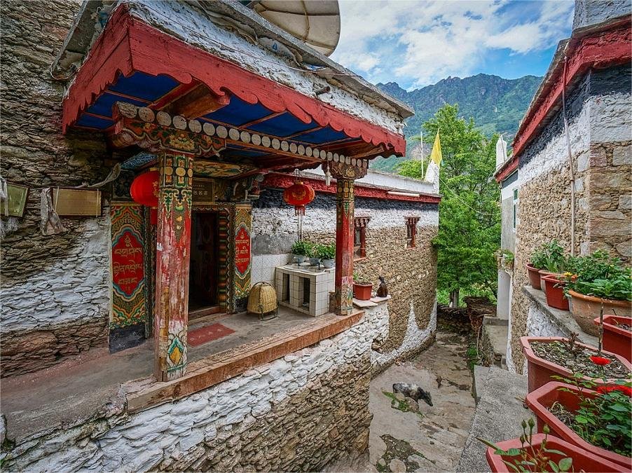 traditional-tibetan-architecture-in-jiaju-tibetan-village traditional-tibetan-architecture-in-jiaju-tibetan-village
