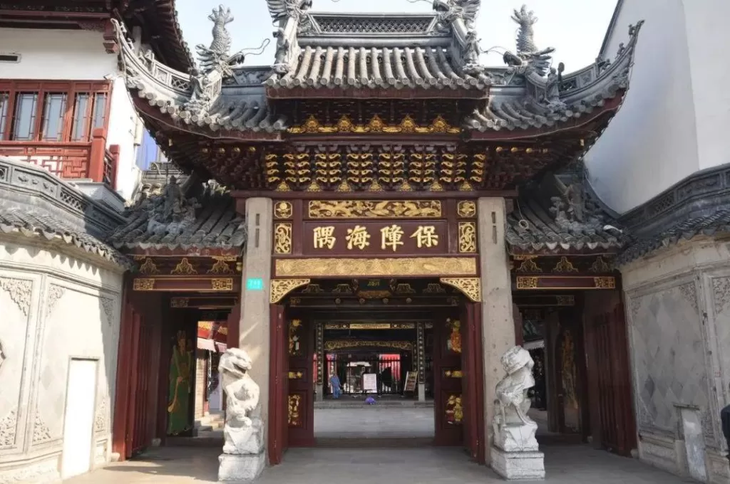 tranditional-chinese-architecture-in-city-god-temple-of-shanghai-1024x680-2 tranditional-chinese-architecture-in-city-god-temple-of-shanghai-1024x680-2