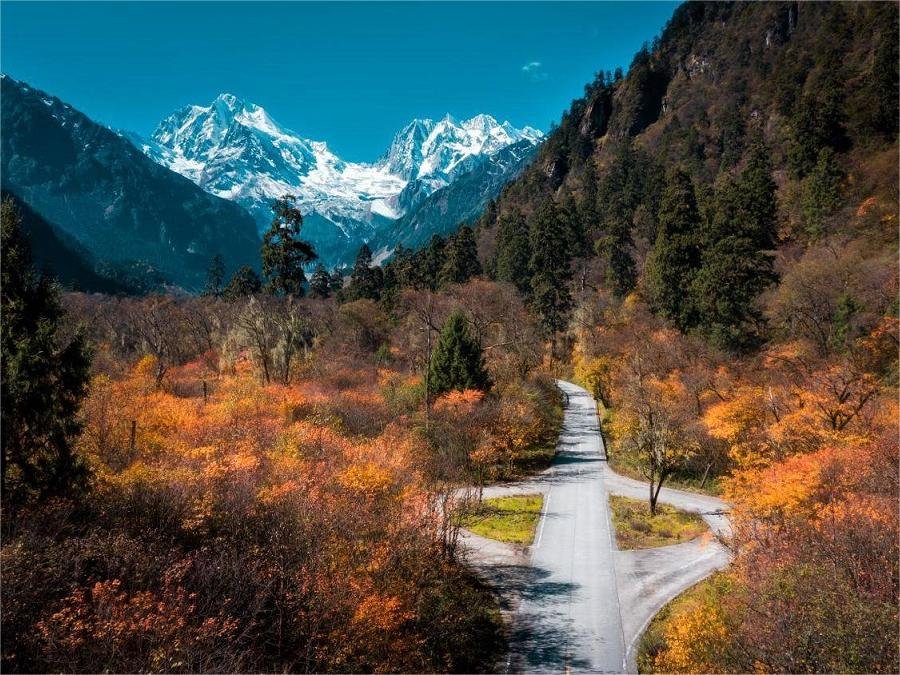 trekking-and-hiking-in-hailuogou-glacier-national-park trekking-and-hiking-in-hailuogou-glacier-national-park