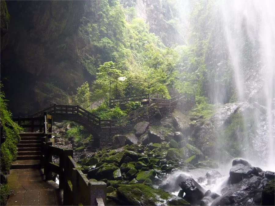 underground-rivers-and-waterfall-in-longshuixia-gap-jpg underground-rivers-and-waterfall-in-longshuixia-gap-jpg