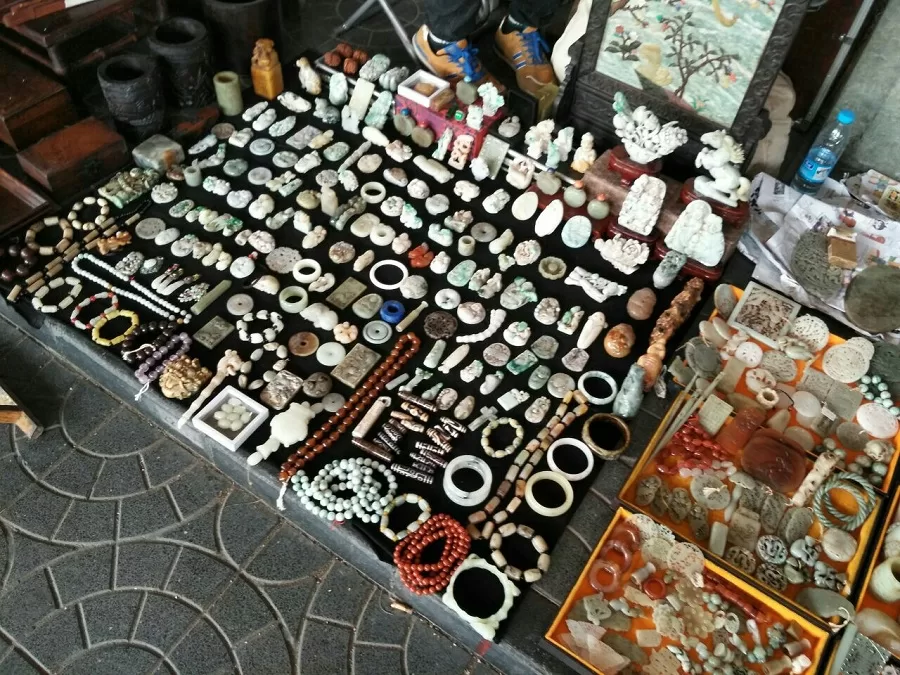 unique-finds-in-panjiayuan-antique-market-jpg unique-finds-in-panjiayuan-antique-market-jpg