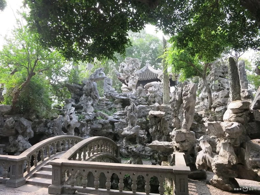 unique-rock-formation-in-lion-grove-garden-jpg unique-rock-formation-in-lion-grove-garden-jpg