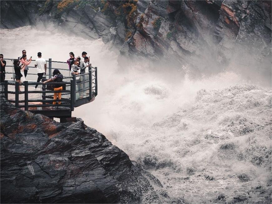 upper-tiger-leaping-gorge upper-tiger-leaping-gorge