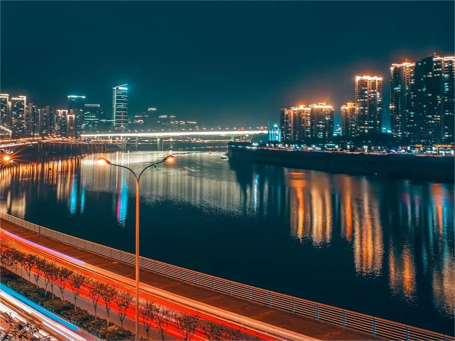 urban-panorama-from-jiefangbei-pedestrian-street-jpg urban-panorama-from-jiefangbei-pedestrian-street-jpg