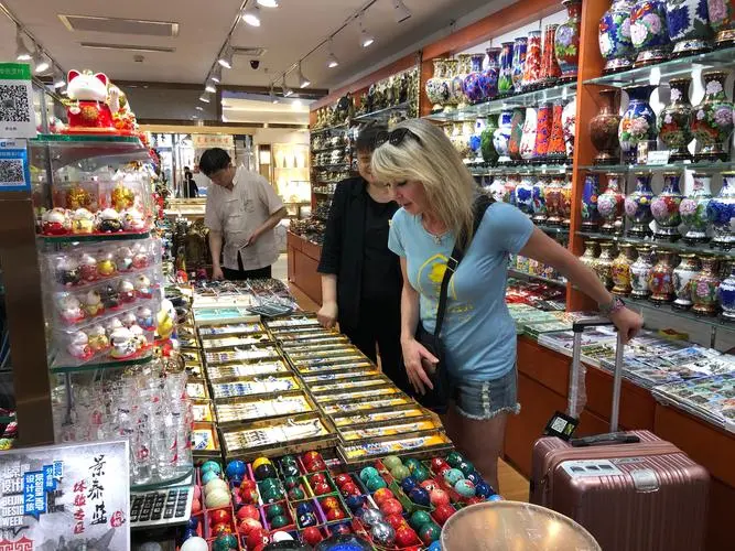 variety-of-products-in-beijing-hongqiao-pearl-market variety-of-products-in-beijing-hongqiao-pearl-market