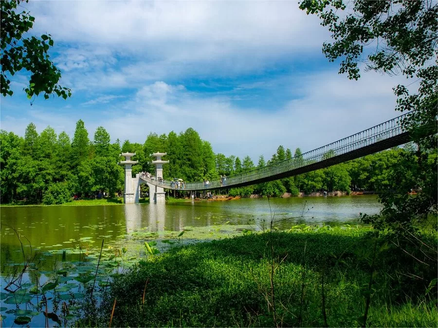 various-bridges-in-east-lake-luoyang-scenic-area-jpg various-bridges-in-east-lake-luoyang-scenic-area-jpg