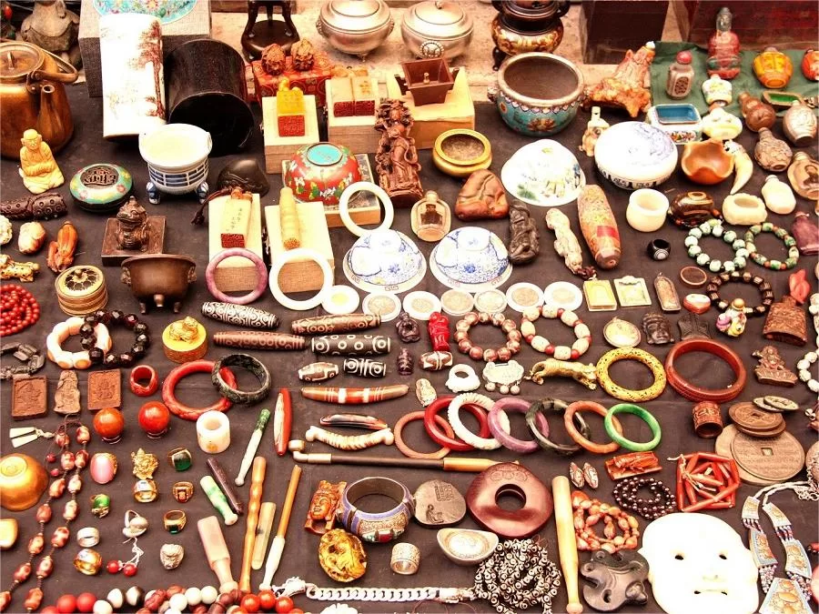 vast-collection-in-panjiayuan-antique-market-jpeg vast-collection-in-panjiayuan-antique-market-jpeg