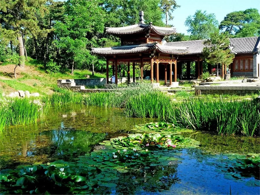 vast-gardens-in-chengde-mountain-resort-jpg vast-gardens-in-chengde-mountain-resort-jpg