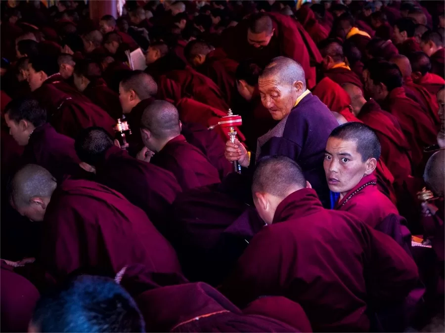 vast-monastic-community-in-yarchen-gar-monastery-jpg vast-monastic-community-in-yarchen-gar-monastery-jpg