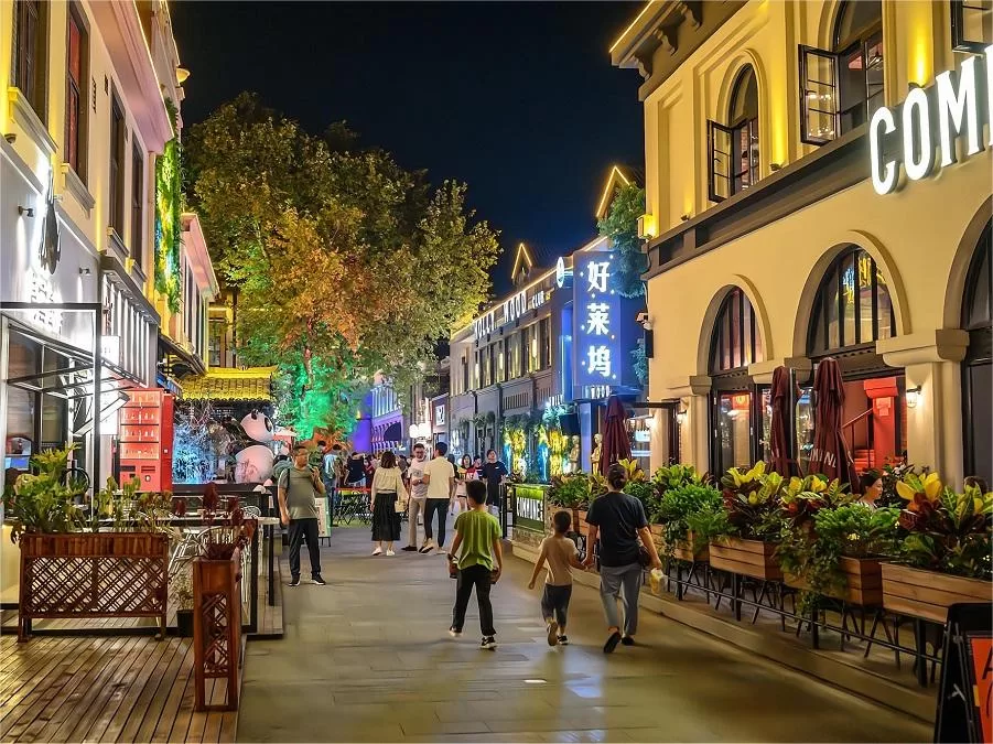 vibrant-nightlife-in-xinjiekou-jpg vibrant-nightlife-in-xinjiekou-jpg
