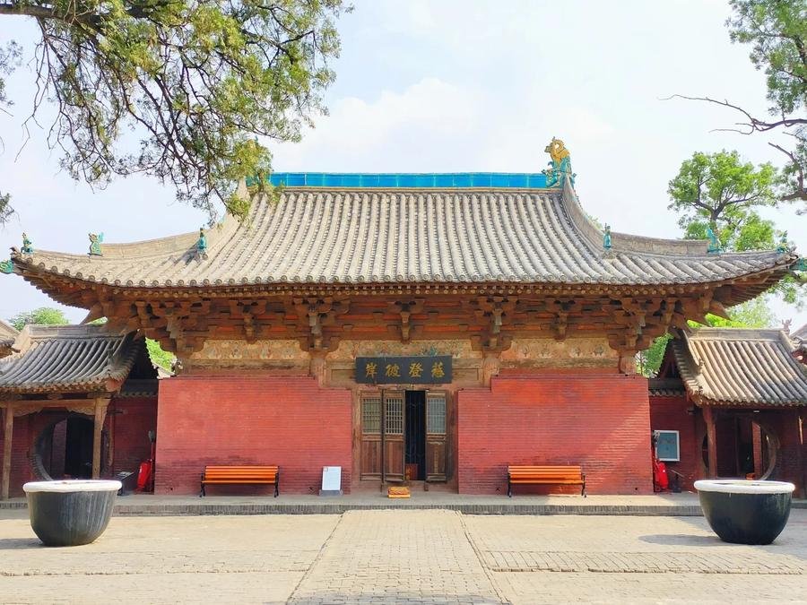 wanfo-hall-in-zhenguo-temple wanfo-hall-in-zhenguo-temple