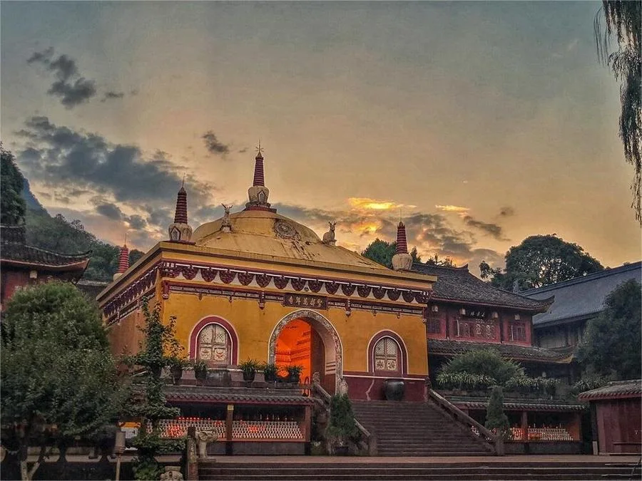 wannian-temple-in-mount-emei-jpg wannian-temple-in-mount-emei-jpg