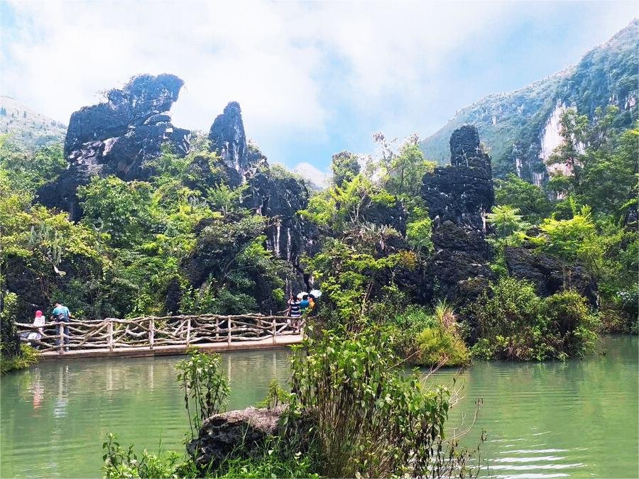 water-stone-forest-area-in-tianxing-bridge-scenic-area-1 water-stone-forest-area-in-tianxing-bridge-scenic-area-1