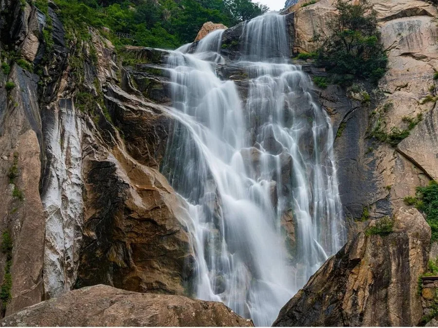 waterfalls-and-deep-pools-in-baiyun-mountain-luoyang-jpg waterfalls-and-deep-pools-in-baiyun-mountain-luoyang-jpg