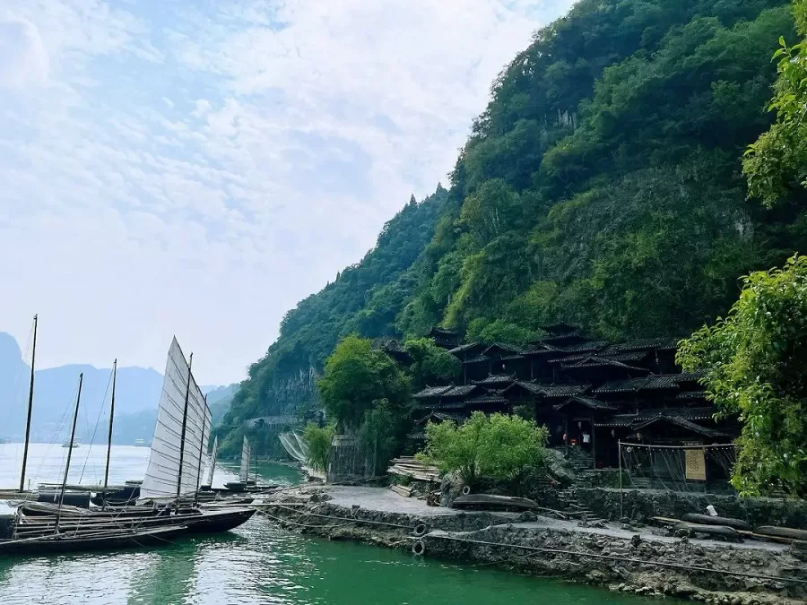 waterside-village-in-tribe-of-three-gorges-jpg waterside-village-in-tribe-of-three-gorges-jpg