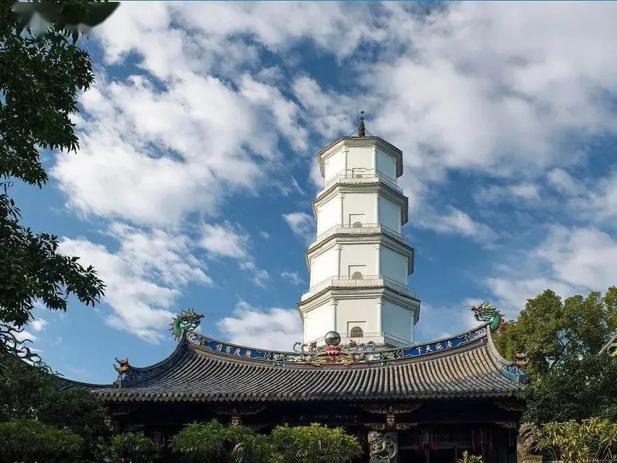 white-pagoda-in-yushan-mountain-jpg white-pagoda-in-yushan-mountain-jpg