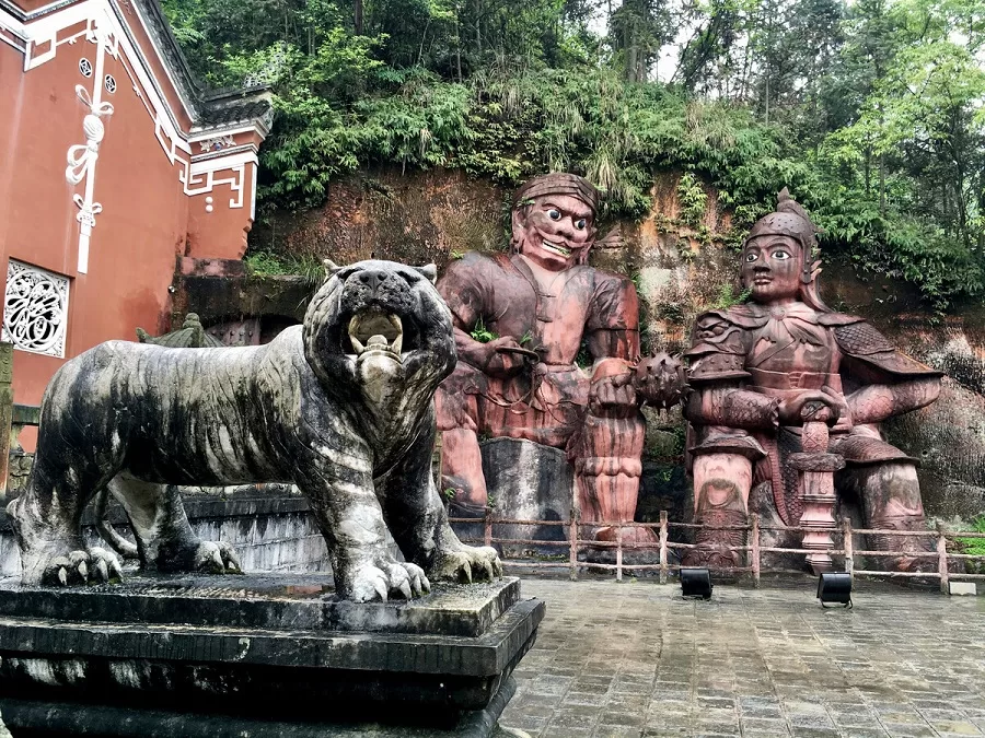 white-tiger-statue-in-enshi-tusi-city-jpg white-tiger-statue-in-enshi-tusi-city-jpg