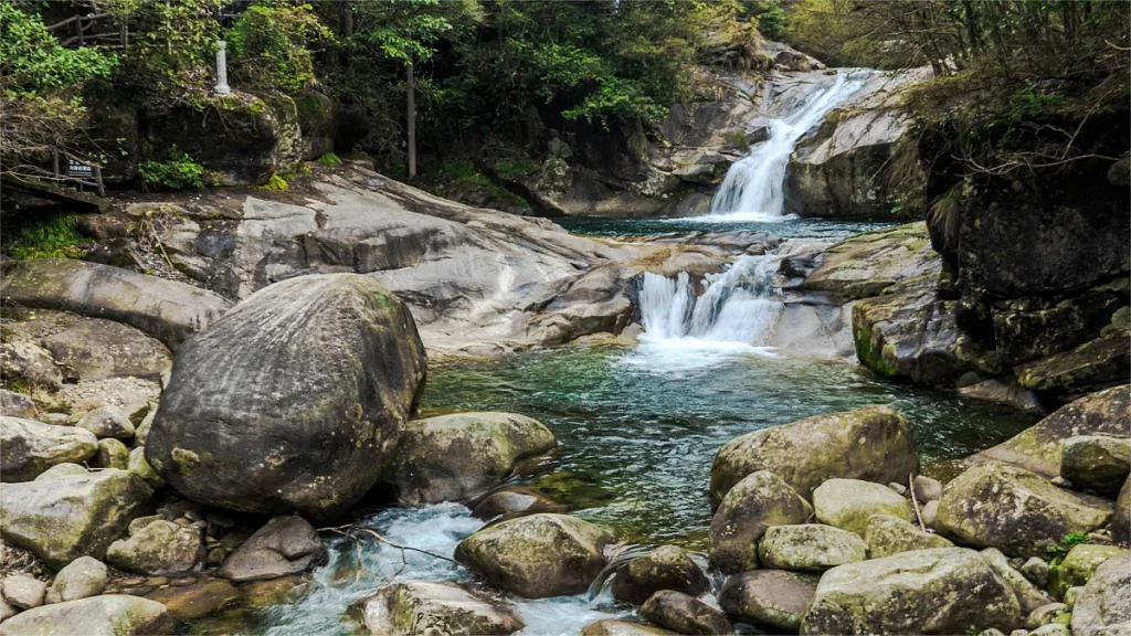 wolong-valley-in-wuyuan-scenic-area-1024x576-1 wolong-valley-in-wuyuan-scenic-area-1024x576-1