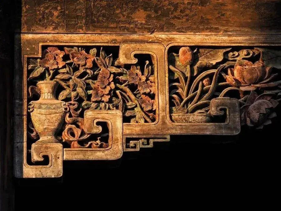 wood-carvings-in-Qiao-Family-Compound-jpg wood-carvings-in-Qiao-Family-Compound-jpg