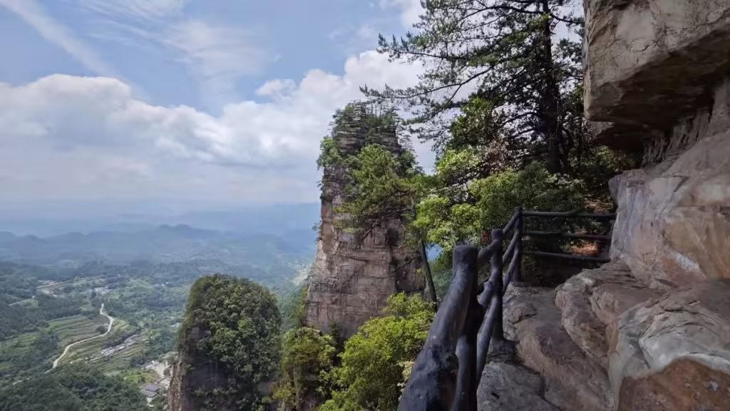 yangjiajie-in-zhangjiajie-national-forest-park-6-1024x576.avif_-2