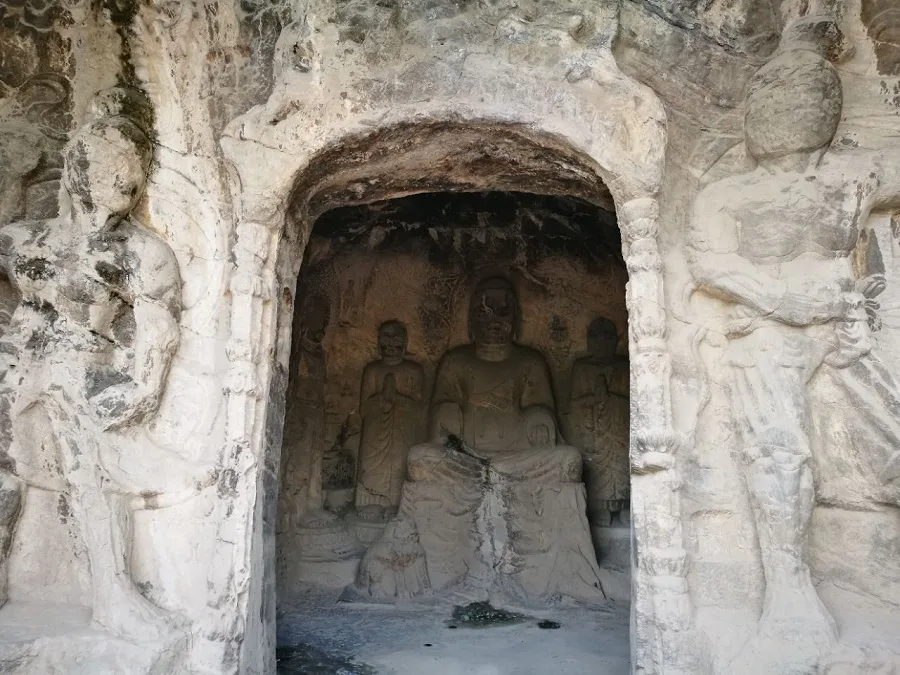 yaofang-cave-in-longmen-grottoes-jpg yaofang-cave-in-longmen-grottoes-jpg