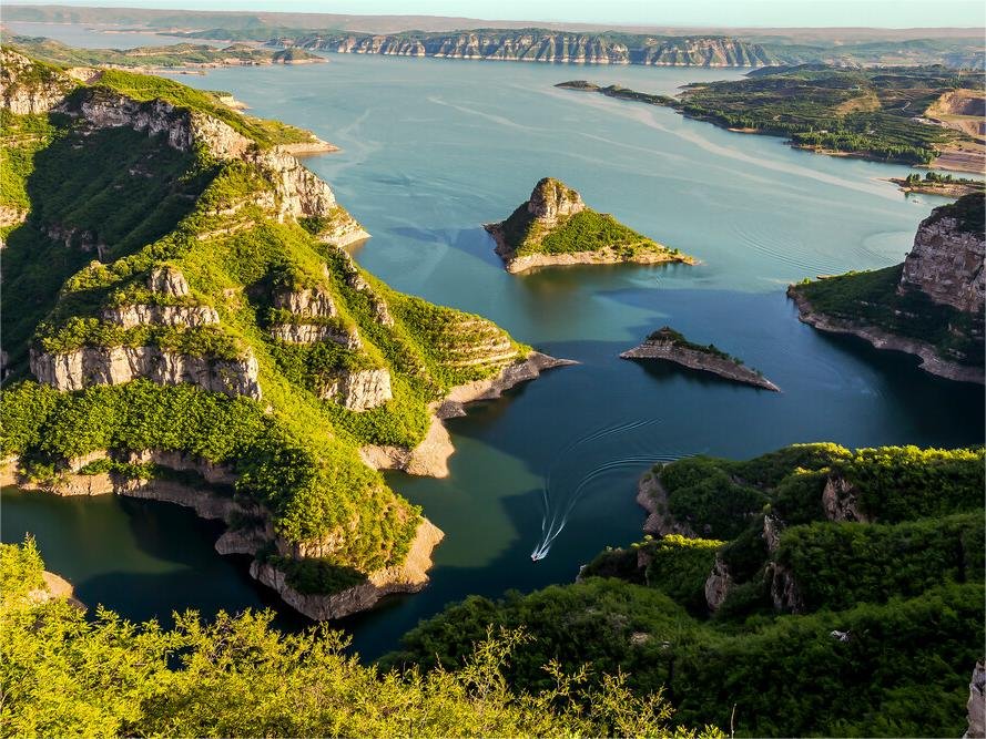 yellow-river-three-gorges-in-xiaolagndi-dam-scenic-area yellow-river-three-gorges-in-xiaolagndi-dam-scenic-area