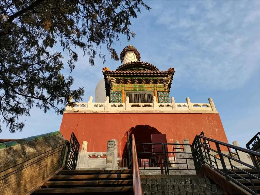 yongan-temple-at-beihai-park-jpg yongan-temple-at-beihai-park-jpg