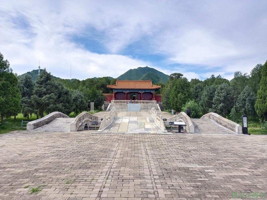 zhaoling-tomb-in-ming-tombs zhaoling-tomb-in-ming-tombs