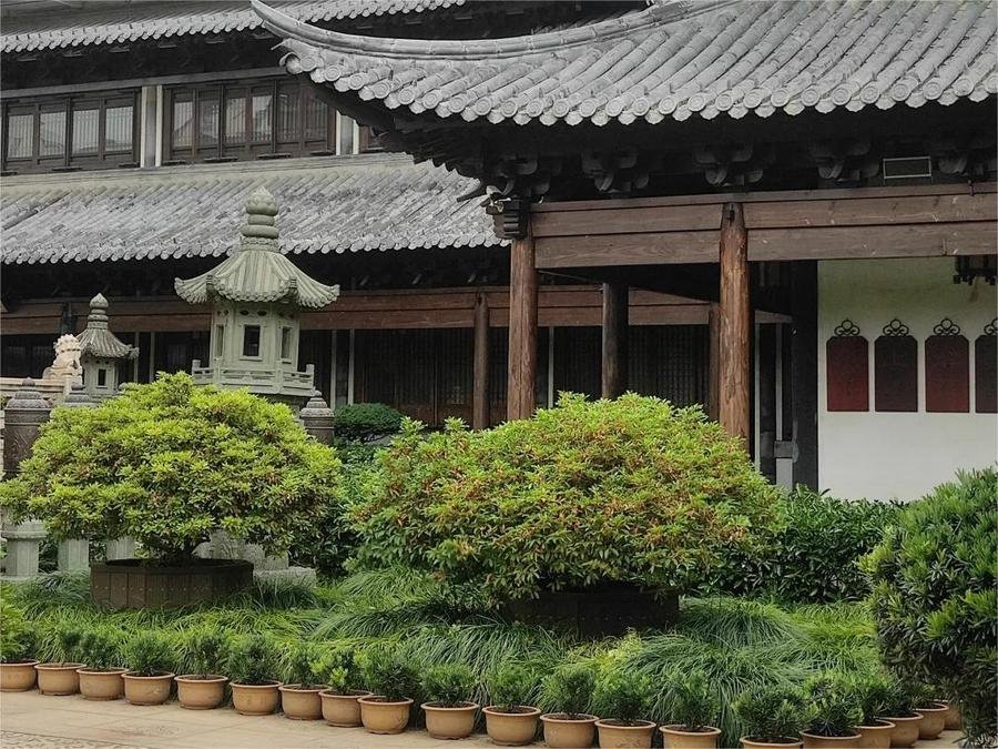 zhenru-temple-in-west-sea-scenic-area-in-mount-lu zhenru-temple-in-west-sea-scenic-area-in-mount-lu