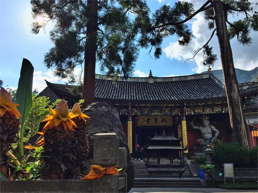 zhusheng-templein-jizu-mountain-dali-jpg zhusheng-templein-jizu-mountain-dali-jpg