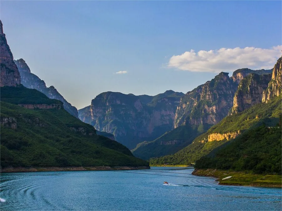 zifang-lake-in-yuntai-mountain-jiaozuo-jpg zifang-lake-in-yuntai-mountain-jiaozuo-jpg